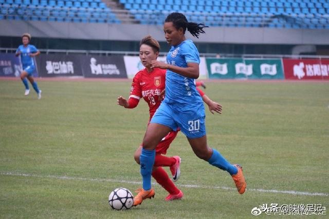 德米凯利斯：从场上领袖到教练的蜕变之路